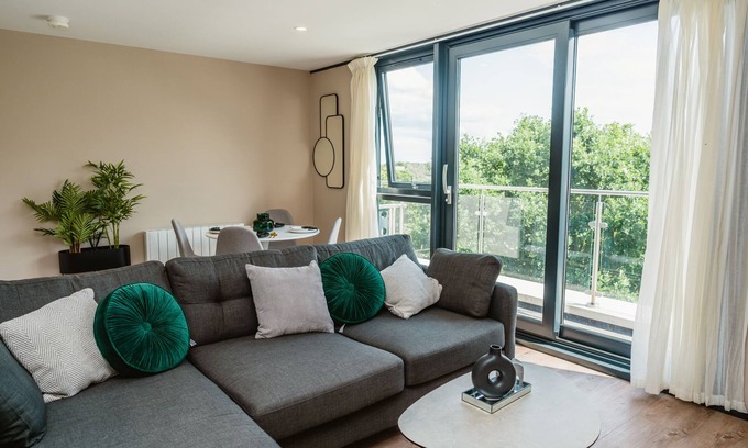 Hull Old Town Apartment | Executive Duplex Apartment Park view