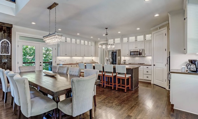 Dahlonega House | Executive Retreats, Family Reunions, Near Montaluce, 8 King Beds