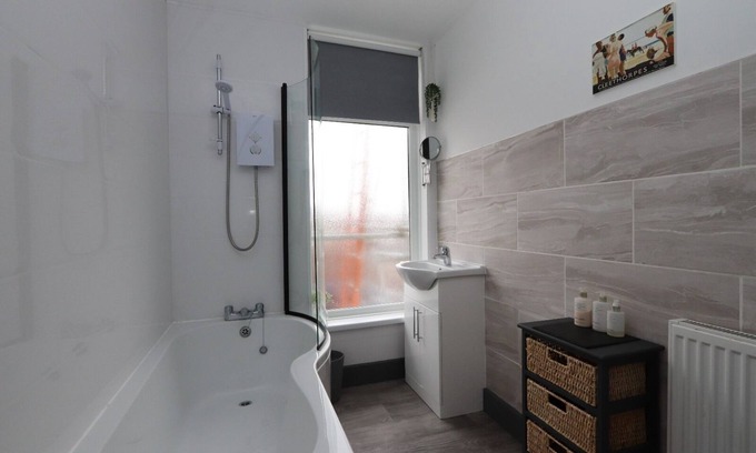 Cleethorpes Apartment | Executive Sea View apartment 3 Bedroom 'Lodge with the Legends' Sleeps up to 8