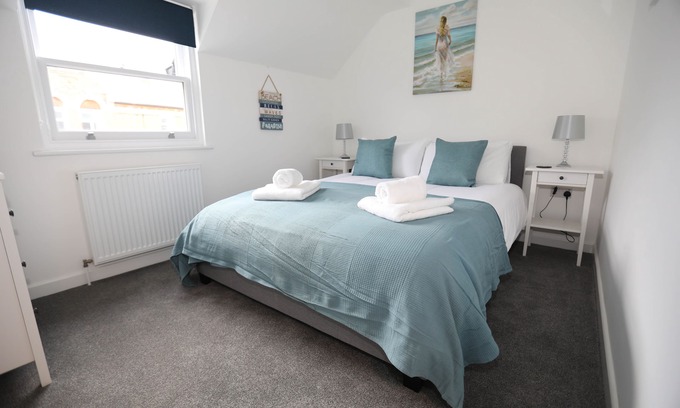 Lympstone Apartment | EXMOUTH, DEVON - Apt 2, Strand House: 2 Bed, Central Location, Parking, Sleeps 6,