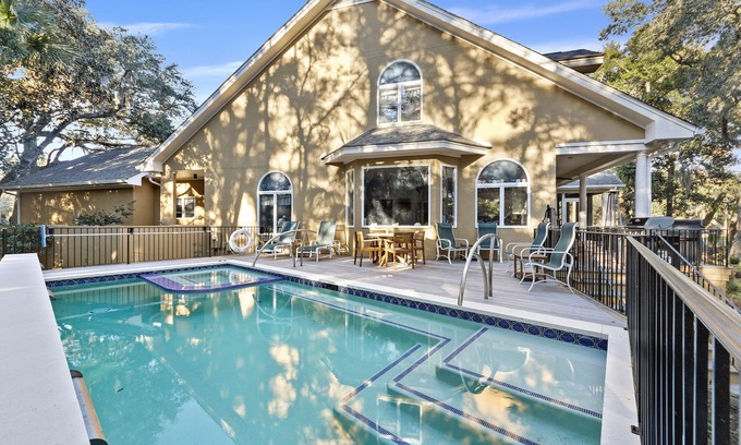 Vanderhorst Plantation House | Expansive 6Bd, Private Pool, Outdoor Living Space- 3 Night Min!