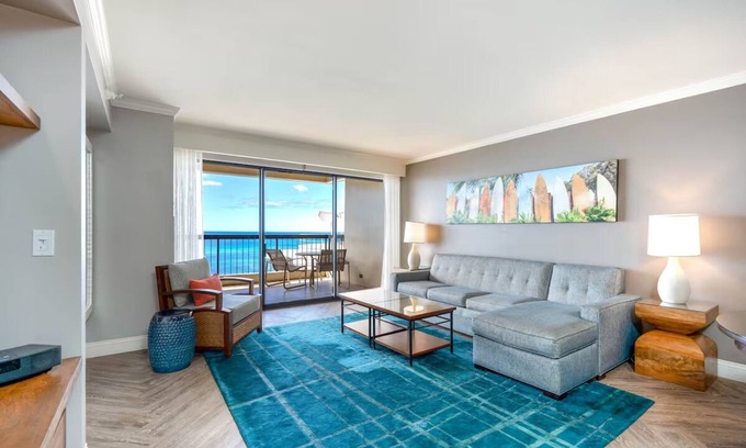 Honolulu Apartment | Expansive Ocean View-Steps to Beach-Free Parking