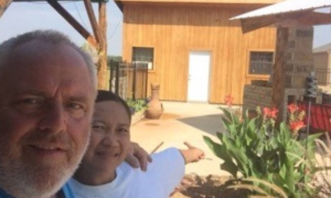 Mulhall House | Experience a cabin by the pool, at a straw-bale house, powered by solar panels.