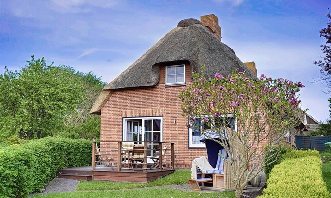 Dagebuell House | Experience Coastal Charm at Ferienhaus Niels Hus in Dagebüll!