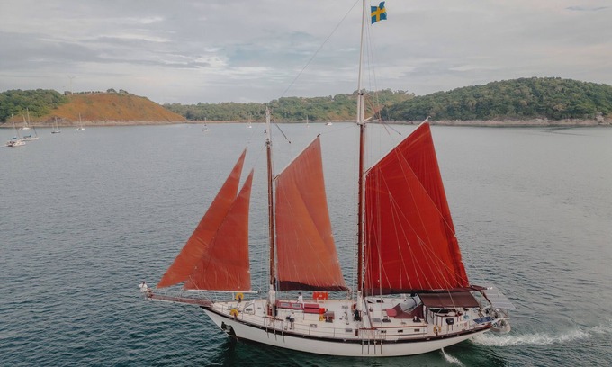 Mai Khao Boat Rental | "Experience Life on Water - Spacious 4-Bedroom Yacht in Beautiful Phuket"