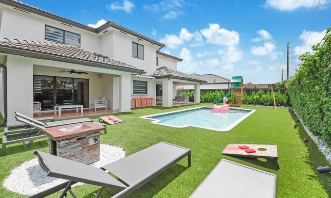 Richmond West House | Experience Miami's Bongo's House Private Pool and Game Room Luxury Rental L54