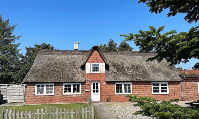 Humptrup House | "Experience Rustic Charm and Comfort at Jeppe Hus Ferienhaus"