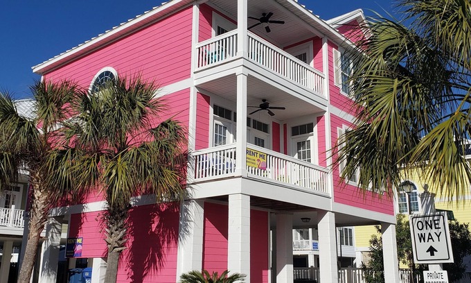 Myrtle Beach House | Experience Seaside Living Near the Myrtle Beach Boardwalk