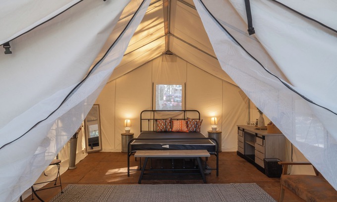 Heiskell RV Rental | Experience the perfect blend of camping at the Rocky Top Retreat Glamping Tent.