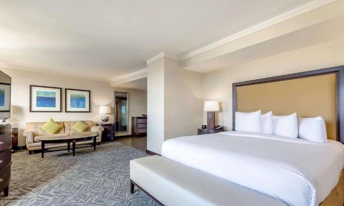 Dupont Circle Hotel | Explore and Relax! Pets Allowed, Outdoor Pool!