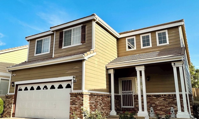 Aurora House | Explore Denver from our Central Oasis - Your Gateway to Mile High Adventures!