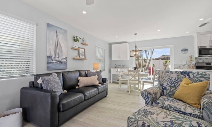 Englewood Cottage | Explore Manasota Key, Walk to beach, bikes, kayaks in charming 1-bedroom cottage