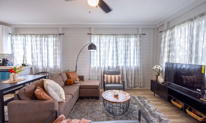 Hilo Cottage | Explore Rainbow Falls from Your Private Oasis