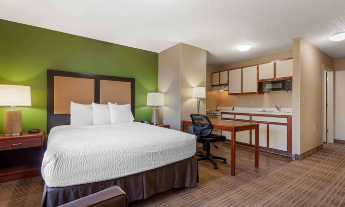 Rockford Hotel | Extended Stay America Select Suites Rockford State Street