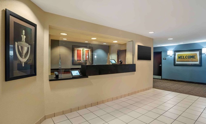 Kenner - Louis Armstrong International Airport Hotel | Extended Stay America Select Suites New Orleans Airport