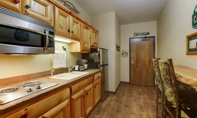 Johnston Hotel | Extended Stay King Suite Cottage, Stoney Creek Johnston, Free Hot Breakfast