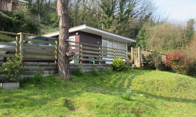 Mumbles Ski Chalet | Extended, upgraded, detached 2 bed chalet sleeps 4. Two minute walk to beach.