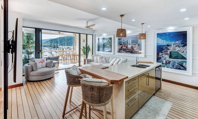 Whitsundays Apartment | Extensively renovated apartment right on the Port of Airlie!