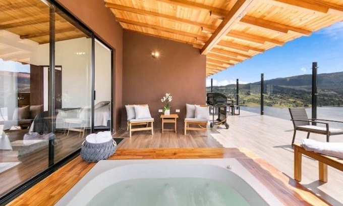 Choconta Cottage | Extraordinary house in the middle of the sisga reservoir