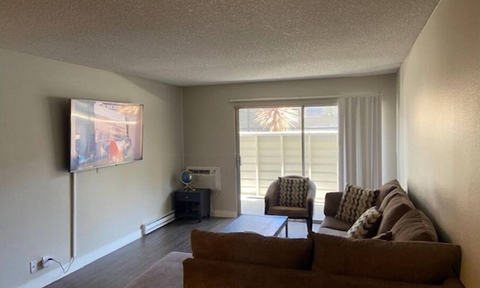 Rampart Village Apartment | Extravagant onebedroom LA vibe