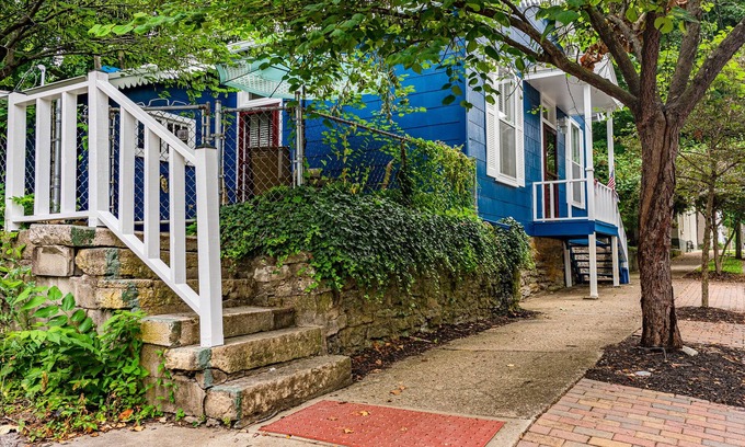 Madison House | Extremely clean! Beautiful Home 2 Blocks To Main St & 2 Blocks To The Ohio River