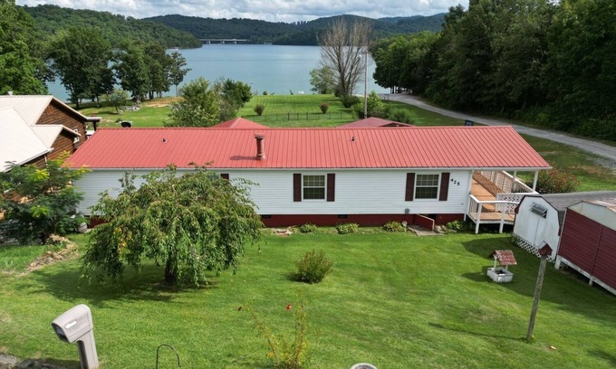 Sharps Chapel House | EZ 2 the Lake-Norris Lake front with rare flat lot and no stairs to dock