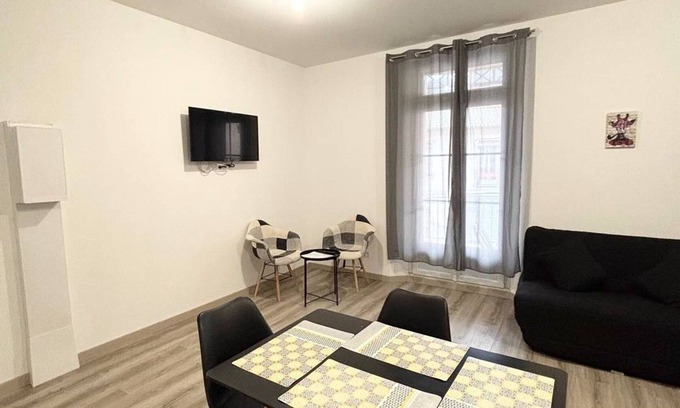 Arles-sur-Tech Apartment | F2 furnished with balcony, A/C, WIFI, pets allowed - 50m from the spa