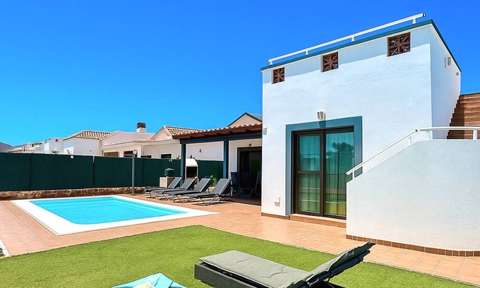 Costa de Antigua Villa | Fabulous 4 bedroom south facing villa, frontline golf course in Caleta de Fuste