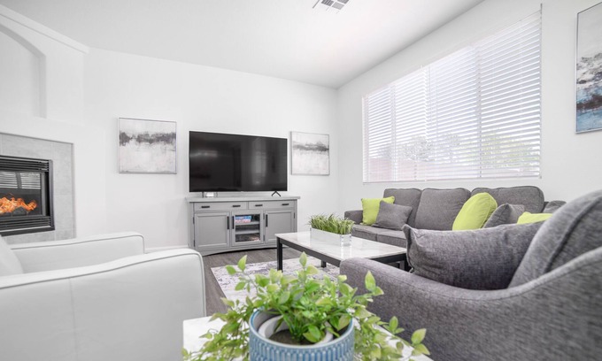 Spring Valley House | Fabulous 4 Br home with Pool/Spa