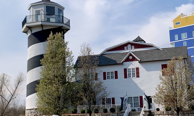 Branson Cottage | Fabulous 4BDR/3BA with Game Room! Great Amenities. Near Attractions.