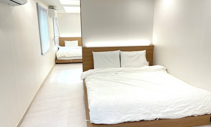 Jungang-dong House | Fabulous building with AC in vibrant Busan