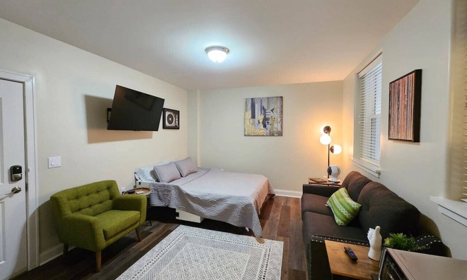 Champaign Apartment | Fabulous Stay at the Historic Inman - 203