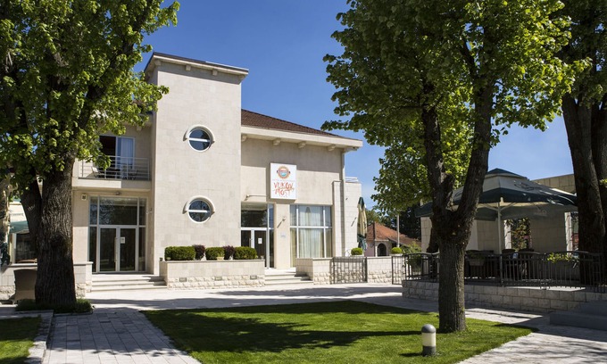 Niksic Hotel | Fabulous Studio Apartment in Hotel Vukov Most
