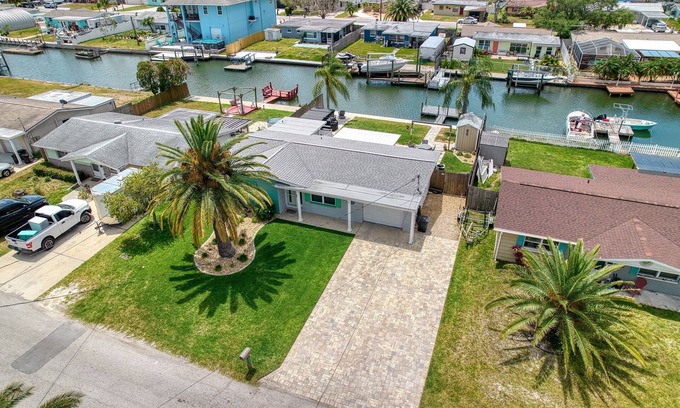 Hudson Beach Estates House | Fabulous Waterfront with Swimspa