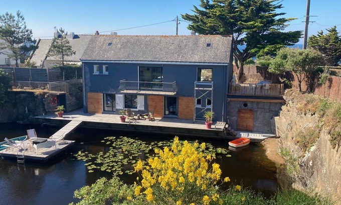 Batz-sur-Mer House | Facing the sea, wild coast, pond, house with sauna for 8 people