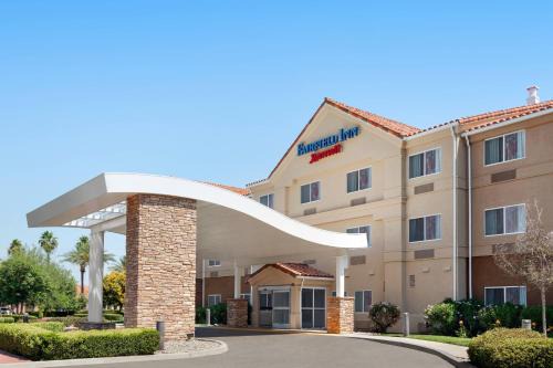 Visalia Hotel | Fairfield Inn by Marriott Visalia Sequoia