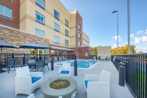 North Belmont Hotel | Fairfield Inn & Suites by Marriott Charlotte Belmont