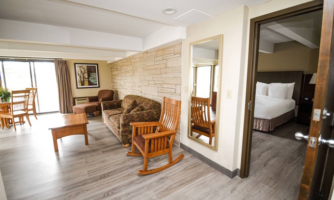 Mishicot Resort | Fairway Inn & Suites