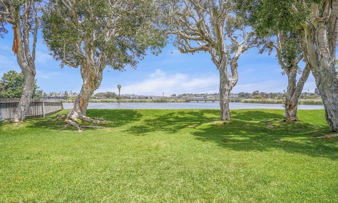 South Oceanside House | Fairytale lakefront estate w/full amenity access