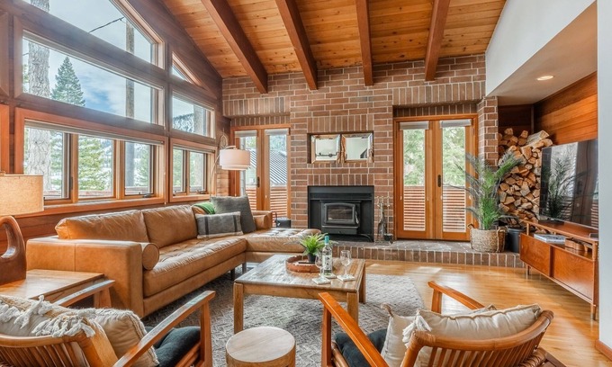 Mammoth Lakes Condo | Fall Availability! Dog-Friendly Condo! Fireplace! Smart TVs! Games Provided!