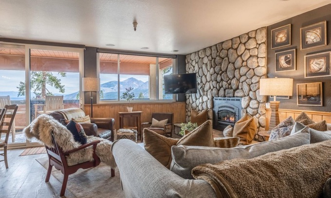Mammoth Lakes House | Fall Availability! Ski-in/Ski-out Townhome! Private Hot Tub! Incredible Views!