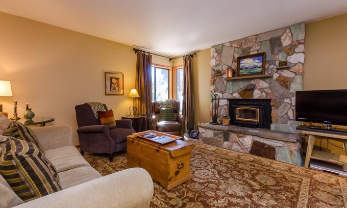 Mammoth Lakes Condo | Fall colors starting - 1 bedroom at the village