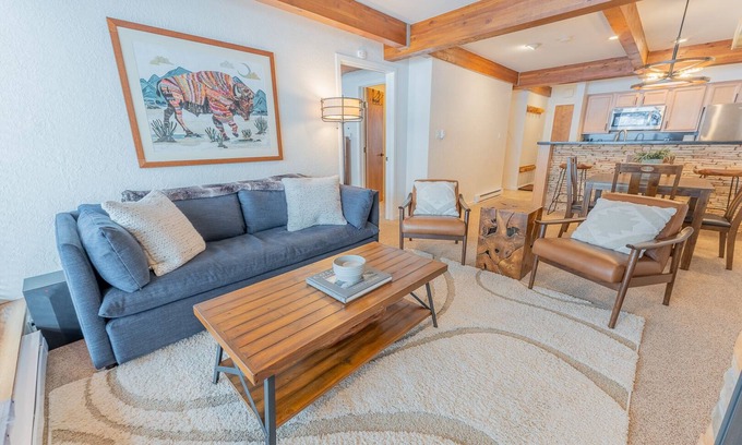 Crested Butte Condo | "Fall Colors 2025" Special! Leaves, Biking, Hot Tub, Parking, Cozy, Convenient