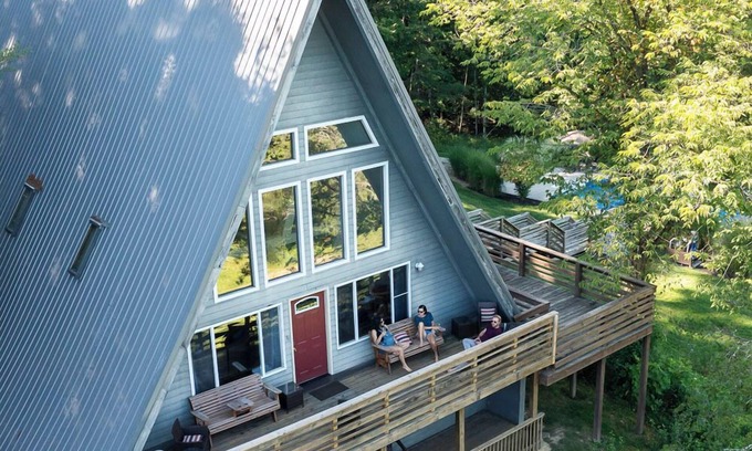 Logan Cabin | Fallswood Lodge - Hosted by The Chalets