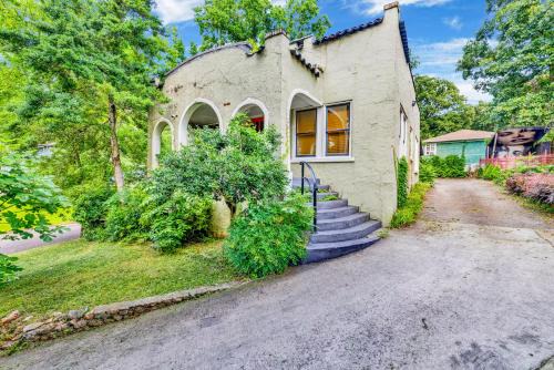 Crestline Heights House | Family and Pet friendly Charming Cozy Casita