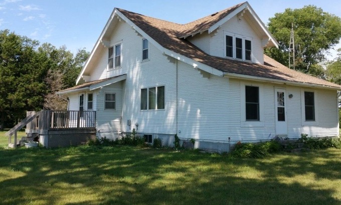 Vienna House | Family Country home ready for a getaway in east S Dak. Hunting & fishing close.