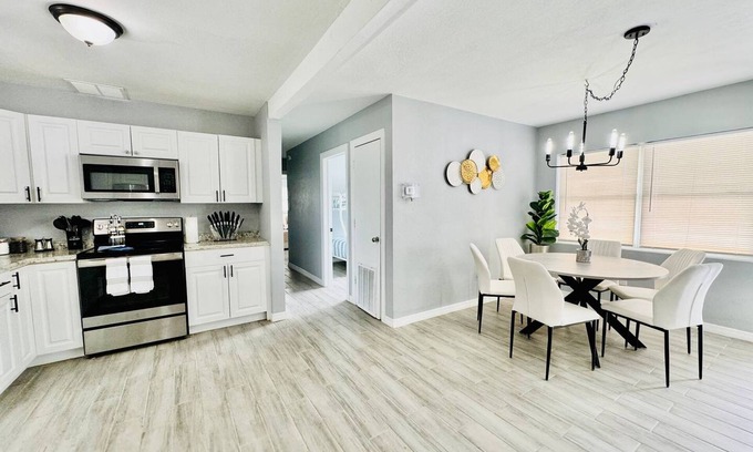 Crystal Lake House | Family-Friendly | Fire-pit | Pool Table & Soccer