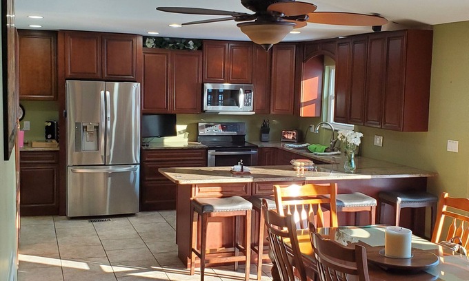 Lexington House | Family friendly house in quiet neighborhood. Close to everything!