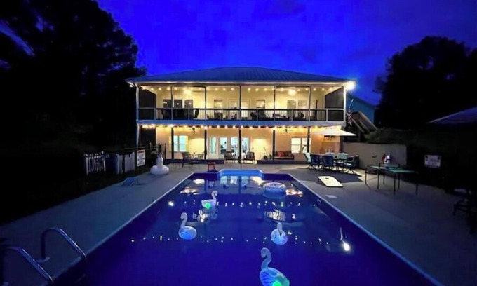 Jacksons' Gap House | Family friendly lakehouse with swimming pool, dock, ping pong, Foosball & kayak.