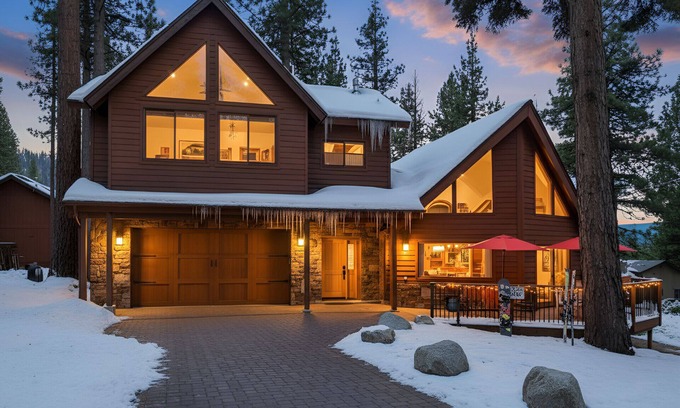 Montgomery Estates Cabin | Family Friendly-Great Location-Prestigious Neighborhood-AC-10 min to Skiing